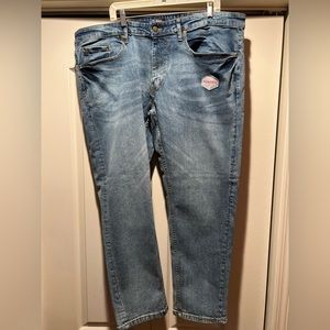 Men’s Regal Exchange medium blue denim jeans 44 waist 30 length NWT